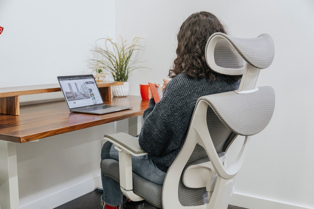 Boost your workday wellness and promote better circulation with the advanced features of the Kaichair Ergonomic Chair. | EFFYDESK